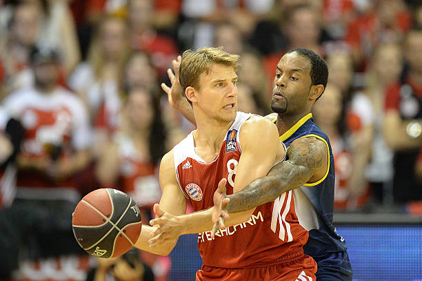 在现代足坛 在现代足坛