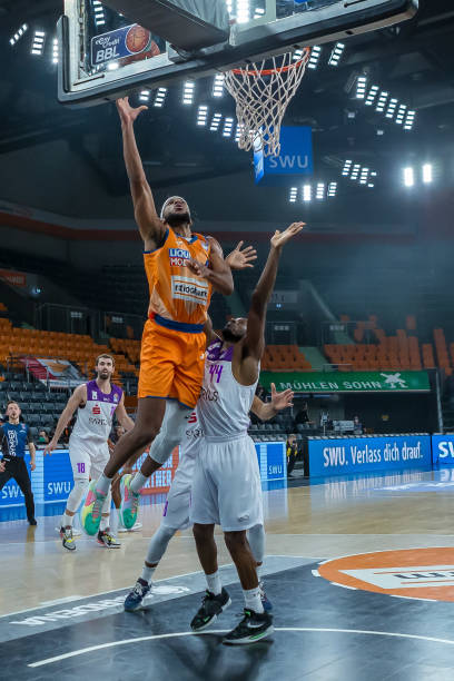 中场控球 中场控球