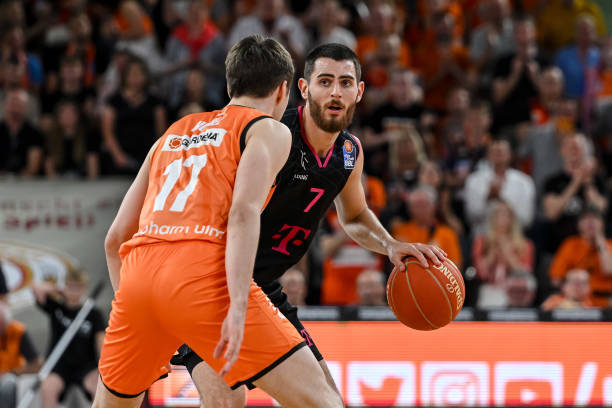 根据草坪健 根据草坪健